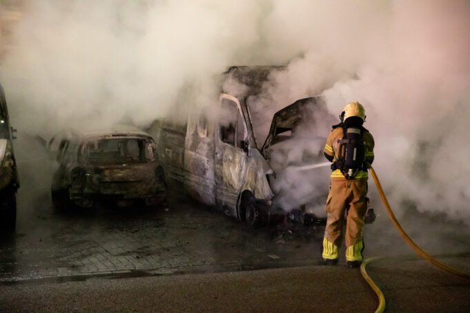 Drie voertuigen verwoest door brand in Roosendaal