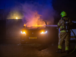 Auto uitgebrand in Roosendaal, brandstichting niet uitgesloten