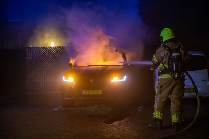 Auto uitgebrand in Roosendaal, brandstichting niet uitgesloten
