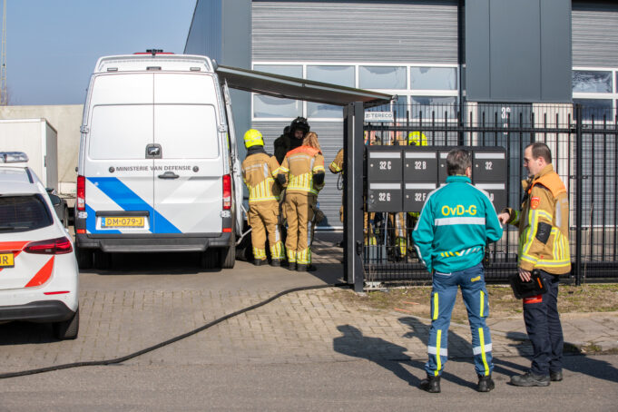 Explosief materiaal aangetroffen op industrieterrein, politie houdt man aan